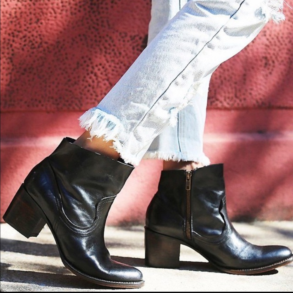 FREEBIRD BY STEVEN Endy Ankle Bootie